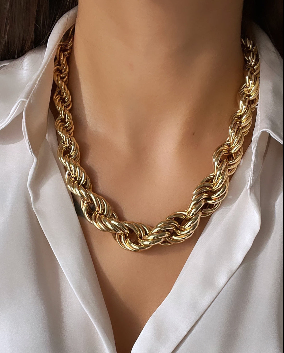 Chic Gold Necklace with Unique Burgu Detail