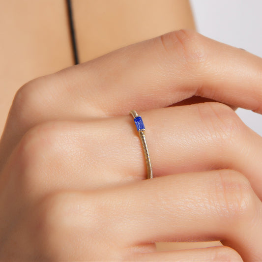 Stunning Horizontal Gold Ring with Textured Line Design and Sparkling Stones