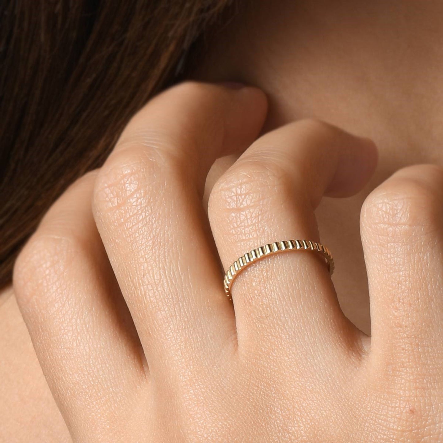 Stunning Andante Curve Gold Ring - Elegant and Timeless Jewelry