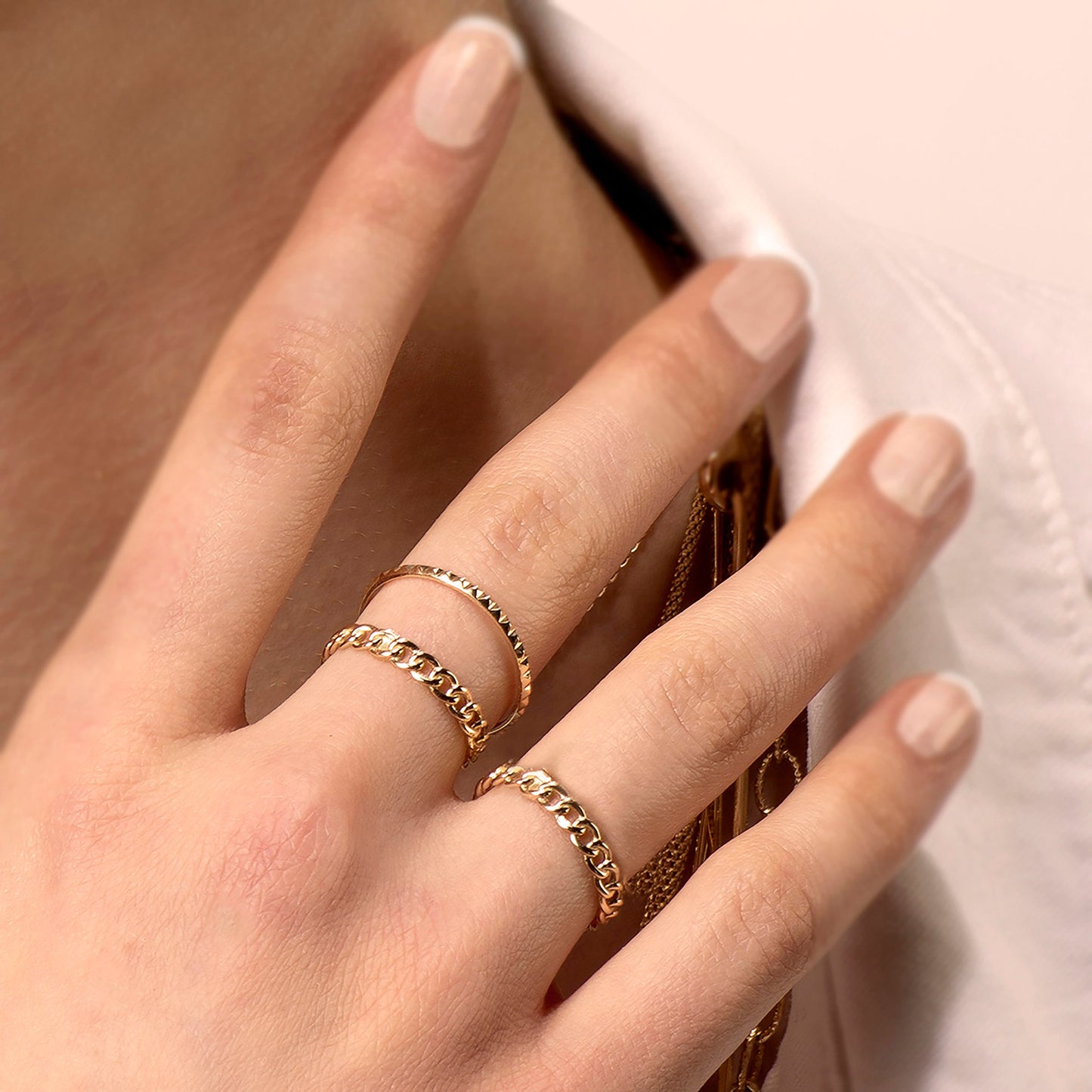 Delicate Gold Chain Ring - Elegant and Stylish Jewelry Piece