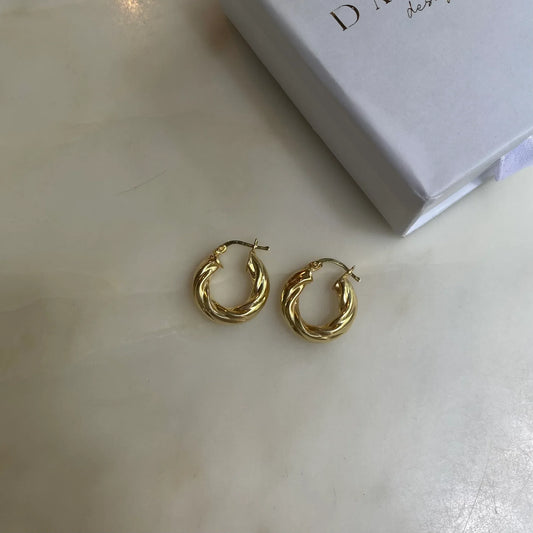 Stylish Medium Twist Hoop Earrings in 925 Sterling Silver